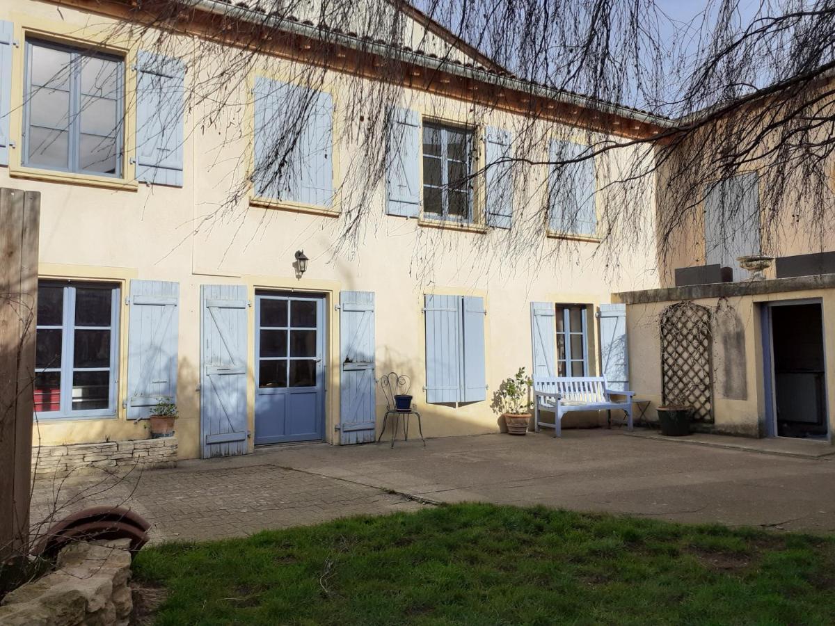 Hotel Les Volets Bleus Charlieu Exterior foto